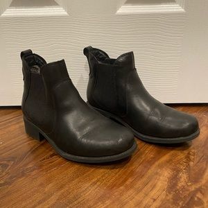 Leather Black Uggs Chelsea Boot